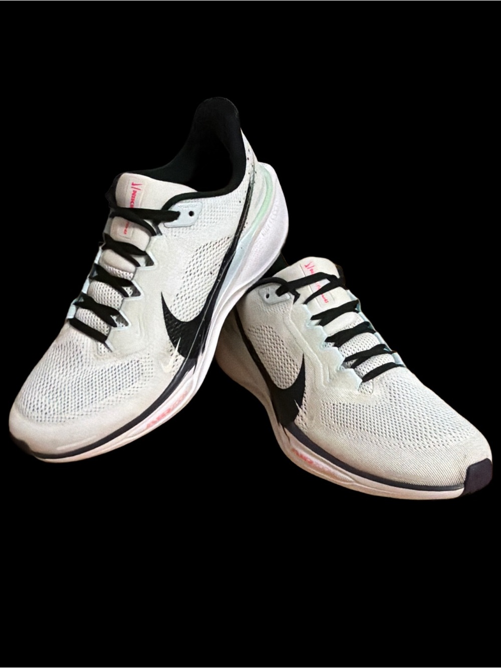 Nike Pegasus 41  Men’s size 10.5 White Running Shoes with Black Swoosh EUC